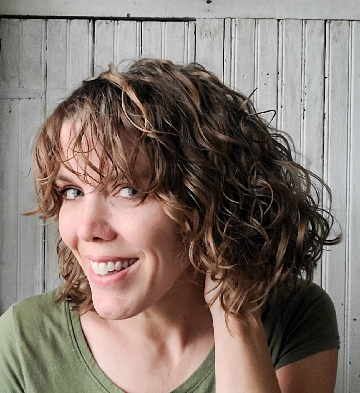 files/at-home-wavy-layers-haircut.jpg